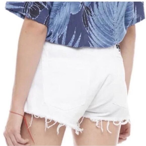 NEW Sandrine Rose Free People White Cut Off Denim Shorts, NWT, Size 24 MSRP $128 - Picture 2 of 11